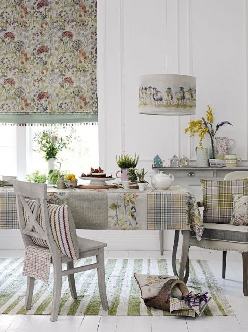 O estilo das cortinas escolhidas faz com que você se atenha ao tema geral.