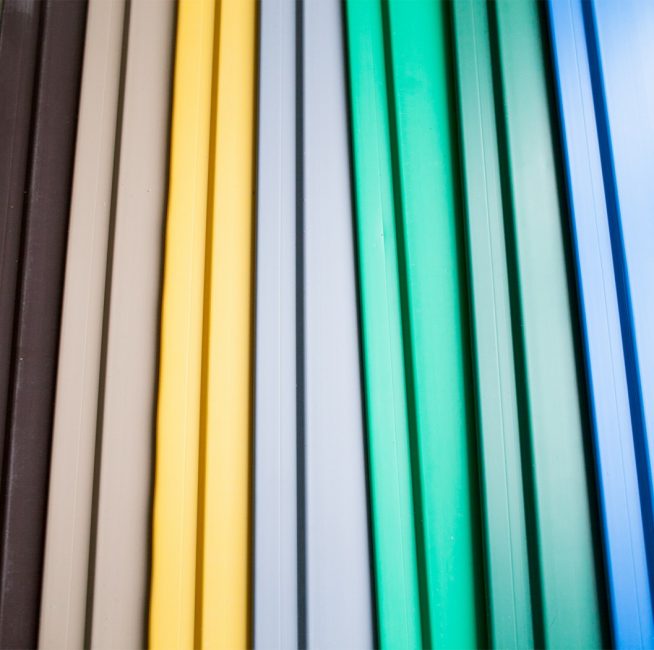 A paleta de cores dos painéis de plástico