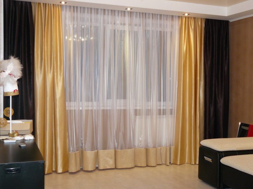 Opção de cortinas do teto ao chão