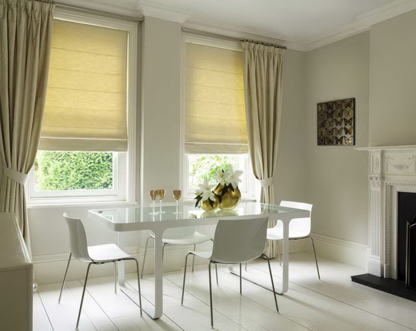 A conexão de cortinas de tecido e cortinas