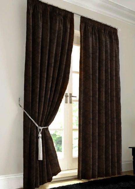 Proteção solar com cortinas de escurecimento