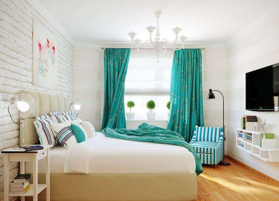Quarto branco pode ser espancado com elementos decorativos brilhantes.