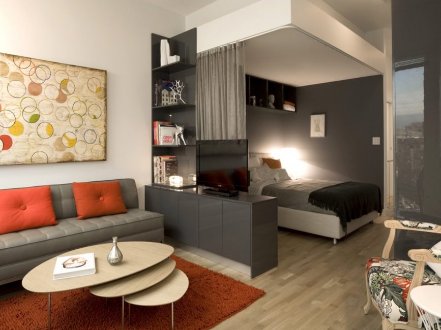 Mobiliário confortável em um quarto