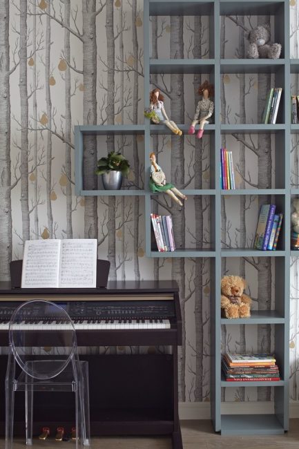 Prateleiras para livros, flores e bonecas