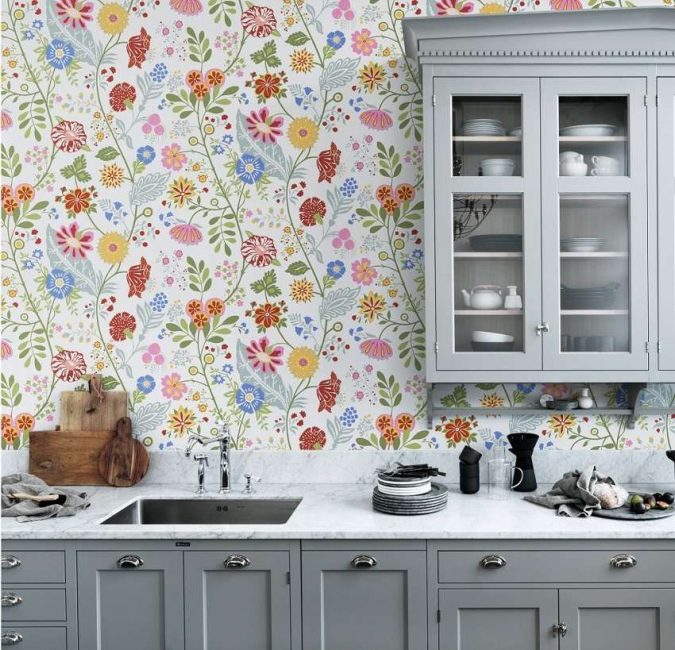 Estampa floral fica linda mesmo na cozinha