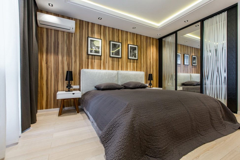 Nós transformamos o guarda-roupa na decoração da sala