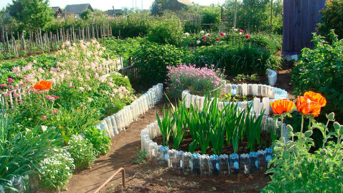 Tal canteiro de flores protege as plantas contra inundações.