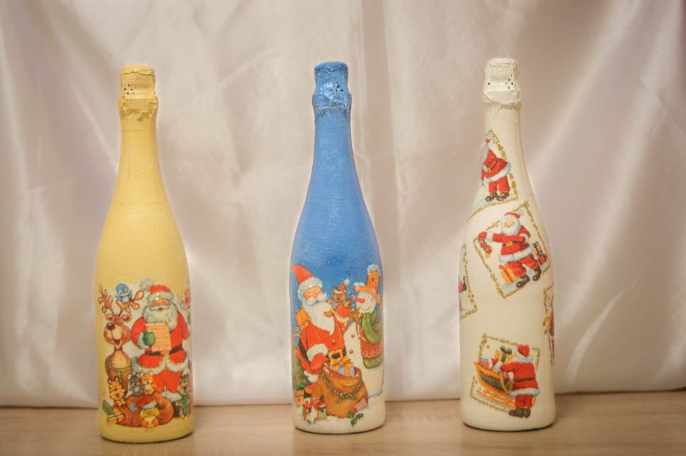 Na China antiga, as pessoas aprenderam a criar belos pratos de desenho de papel de arroz sobre ele.