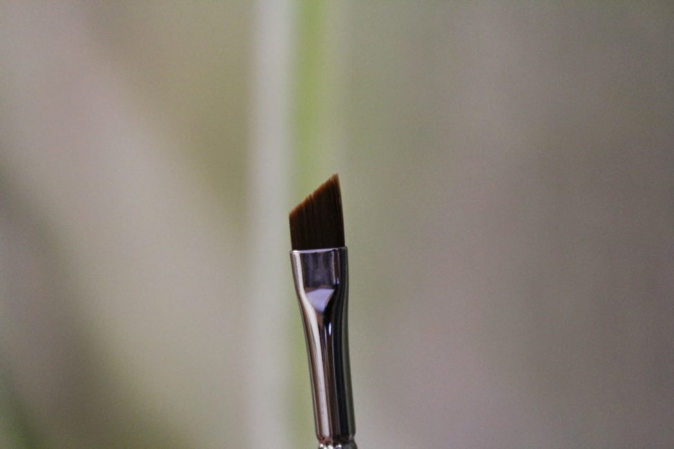 Escova fina para desenhar e adicionar pinceladas de arte