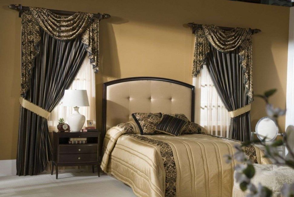 Drapery lambrequins