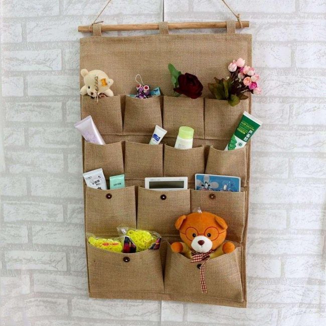 Nos bolsos você pode guardar as pequenas coisas necessárias no dia a dia.