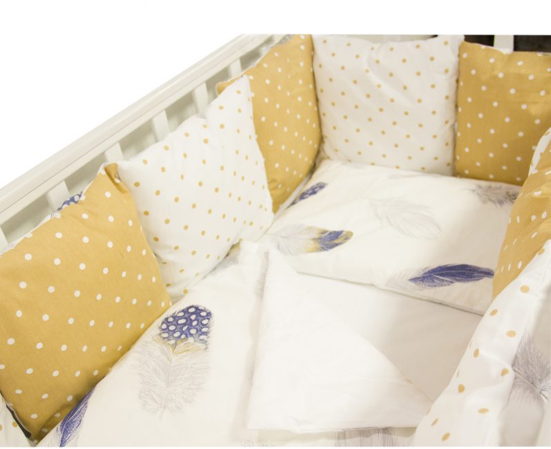 Delicado amarelo na cama