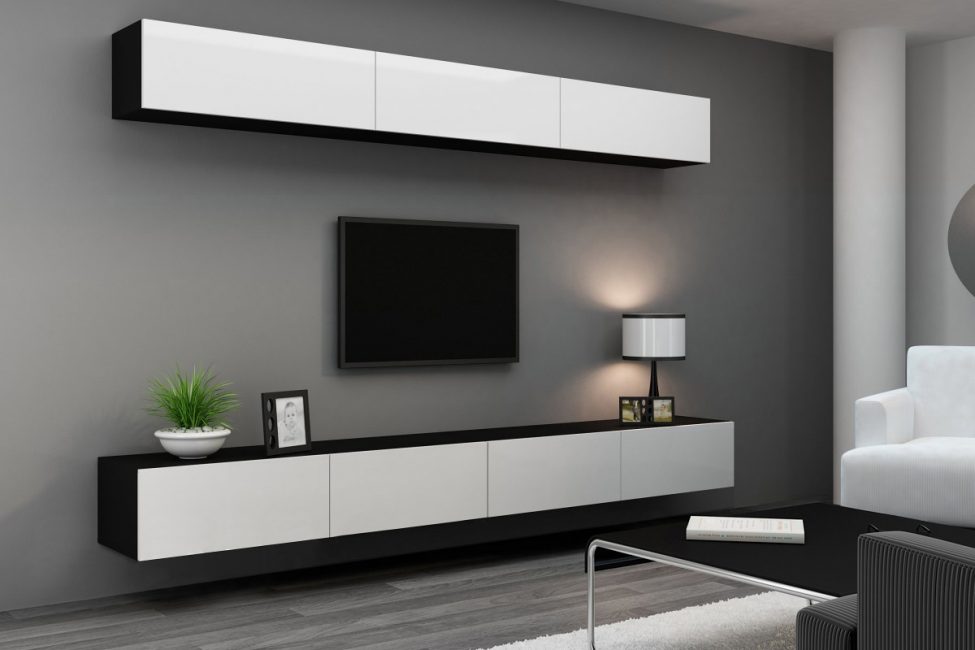 A TV deve ser colocada de modo que a parte inferior fique ao nível dos olhos na posição sentada