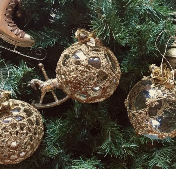 Intrincadas bolas de natal eco