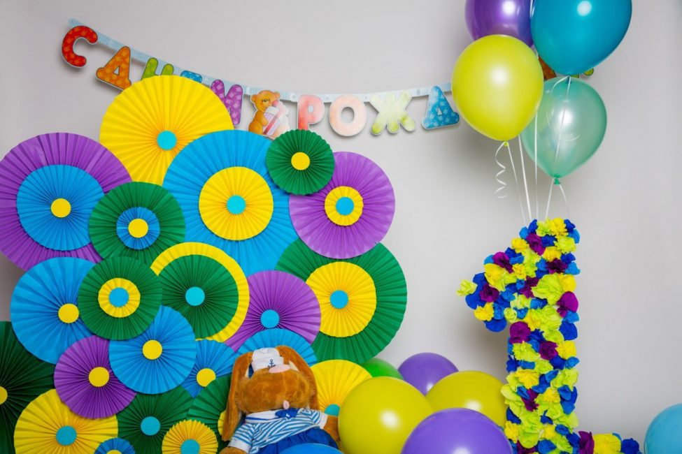 Bolas e fãs no feriado da criança