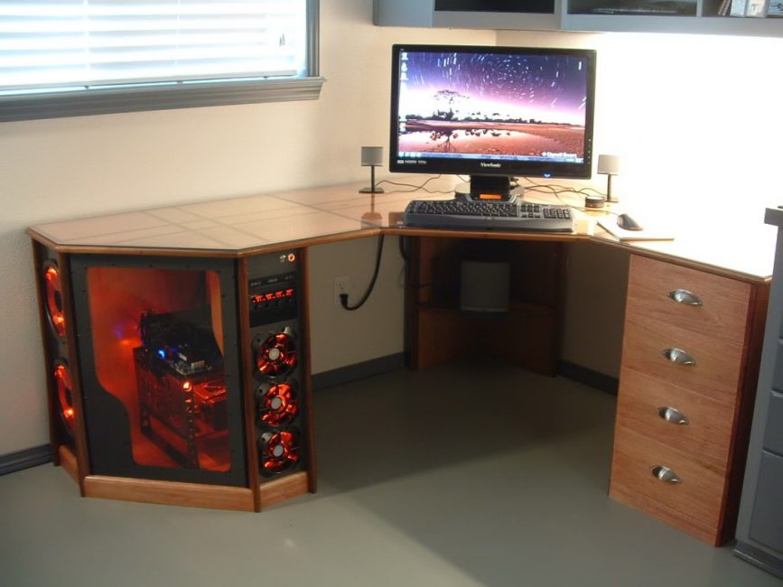 Área de trabalho separada no quarto