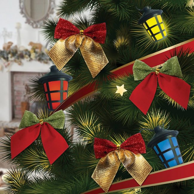 Belos laços na árvore de Natal para diluir os brinquedos