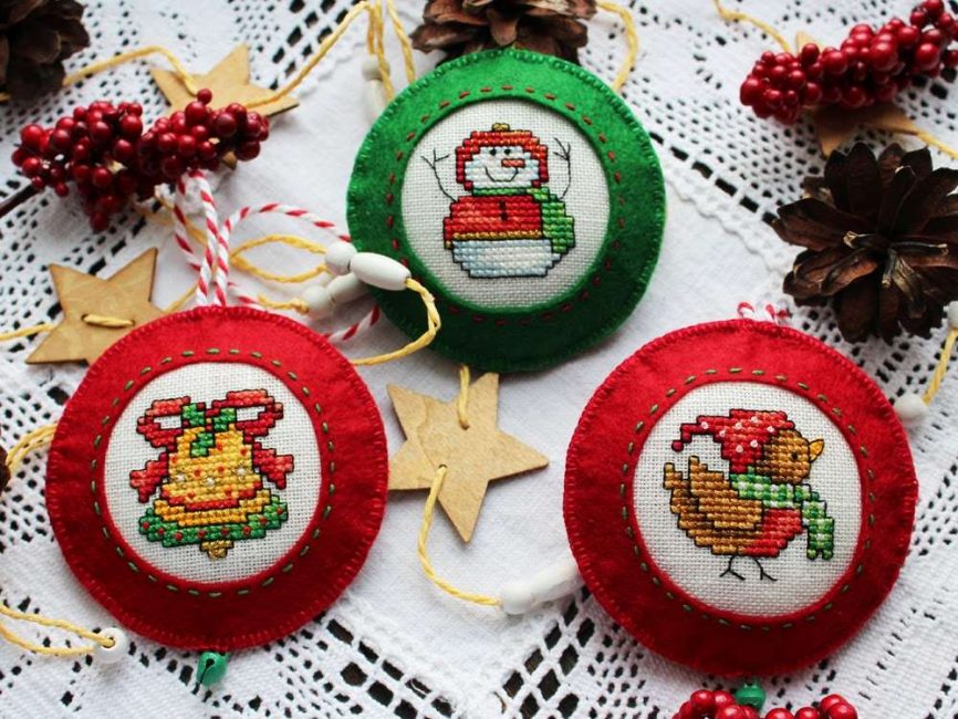 Brinquedos bordados muito populares