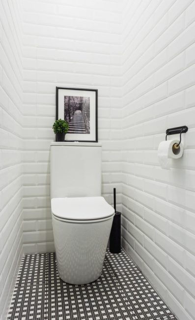 Solução barata e prática para decoração de parede no banheiro