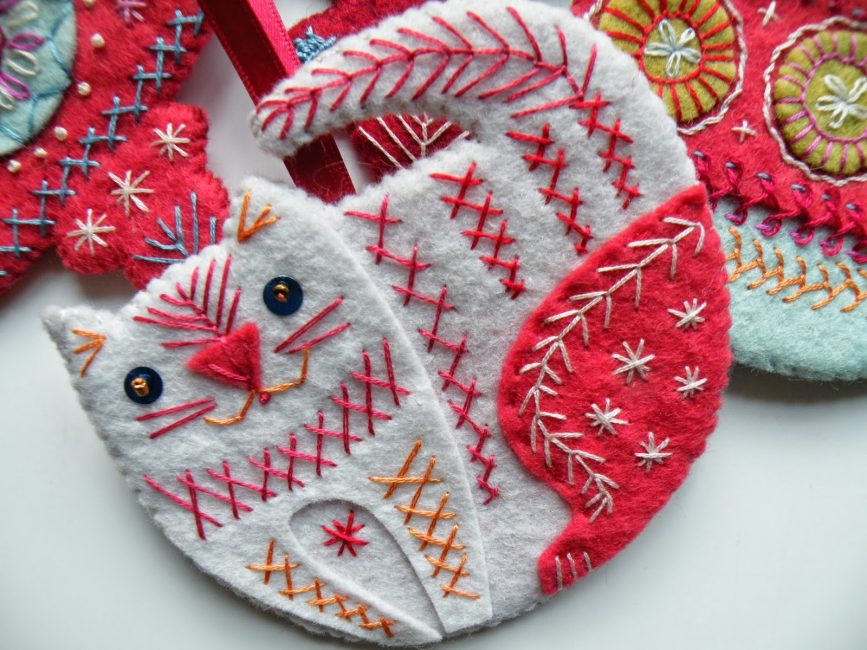 Gato de Natal feito de feltro