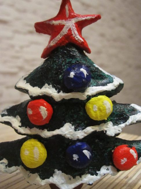 Pulverize a árvore de Natal com o seu filho