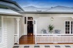 Belos projetos de casa de um andar com um terraço (mais de 175 fotos). Funcionalidades de posicionamento no site