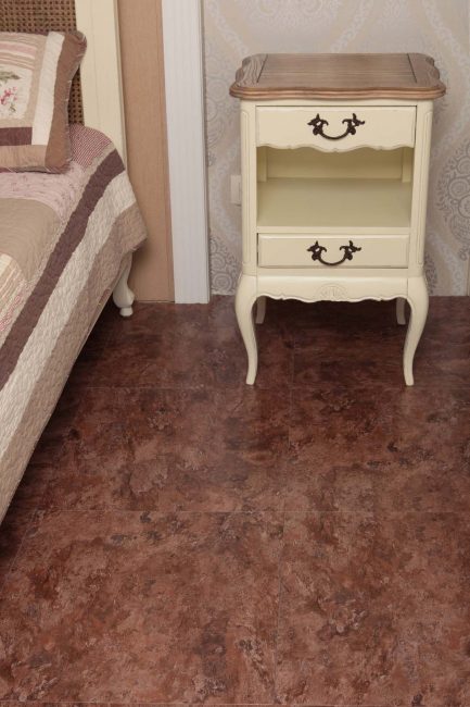 Travertino no interior do quarto