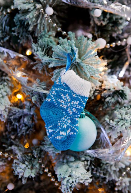 Como elegantemente e lindamente decorar a árvore de Natal para o novo 2018? Que tipo de brinquedos você precisa pegar? (Mais de 175 fotos)