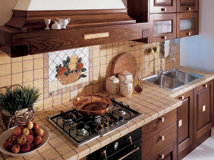 Telhas de terracota no interior da cozinha