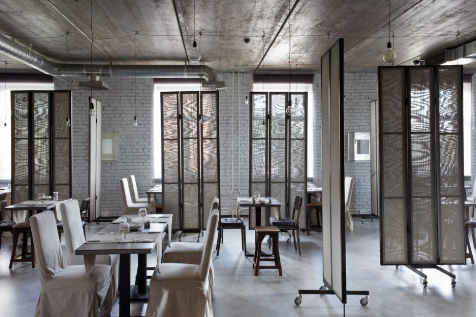Mobiliário para o restaurante deve ser particularmente durável
