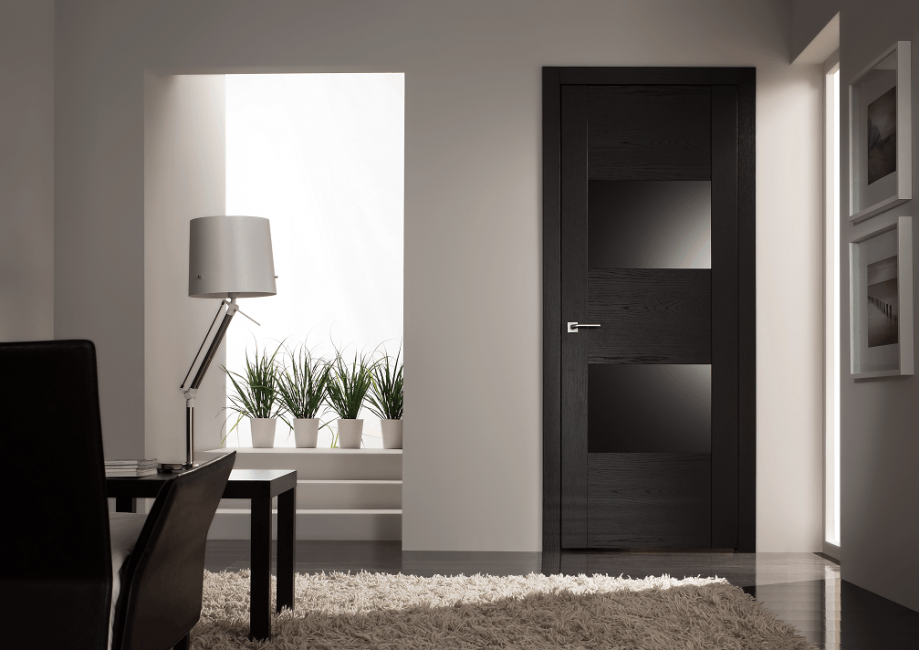 Porta preta no interior