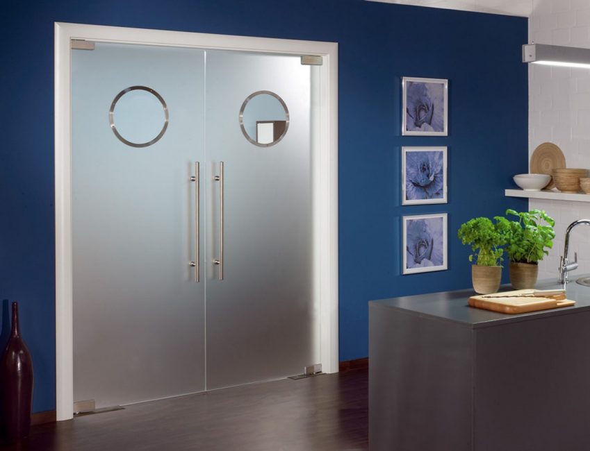 As portas refrescam o quarto e tornam-no acolhedor