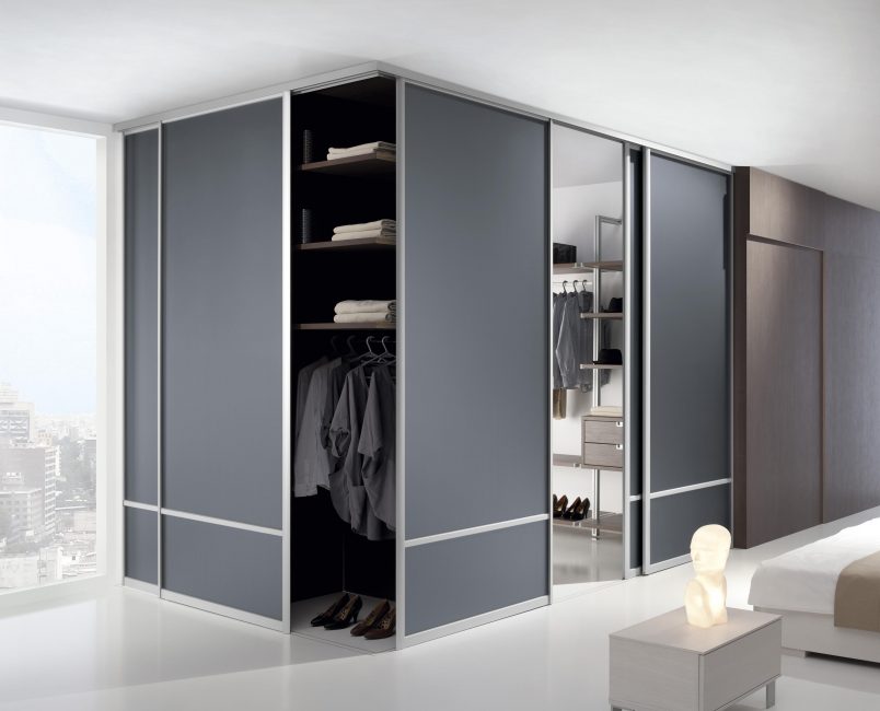 Não apenas um guarda-roupa, mas um camarim separado.