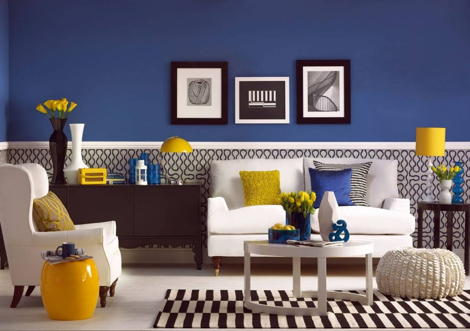O azul é melhor combinado com tons quentes de amarelo ou laranja