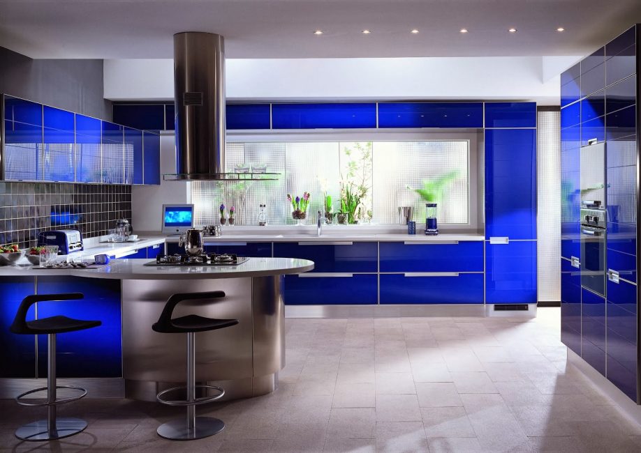 Cor do céu e do mar: 215+ Foto Design exclusivo. A escolha de combinações de azul no interior