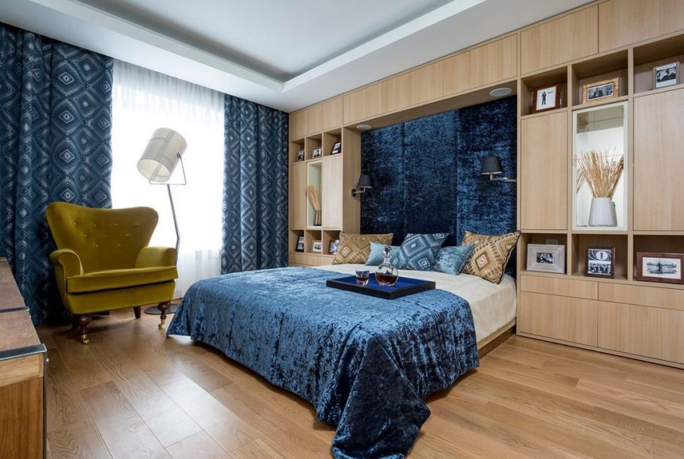 É necessário decorar um quarto com tanta cor com cuidado e moderação.