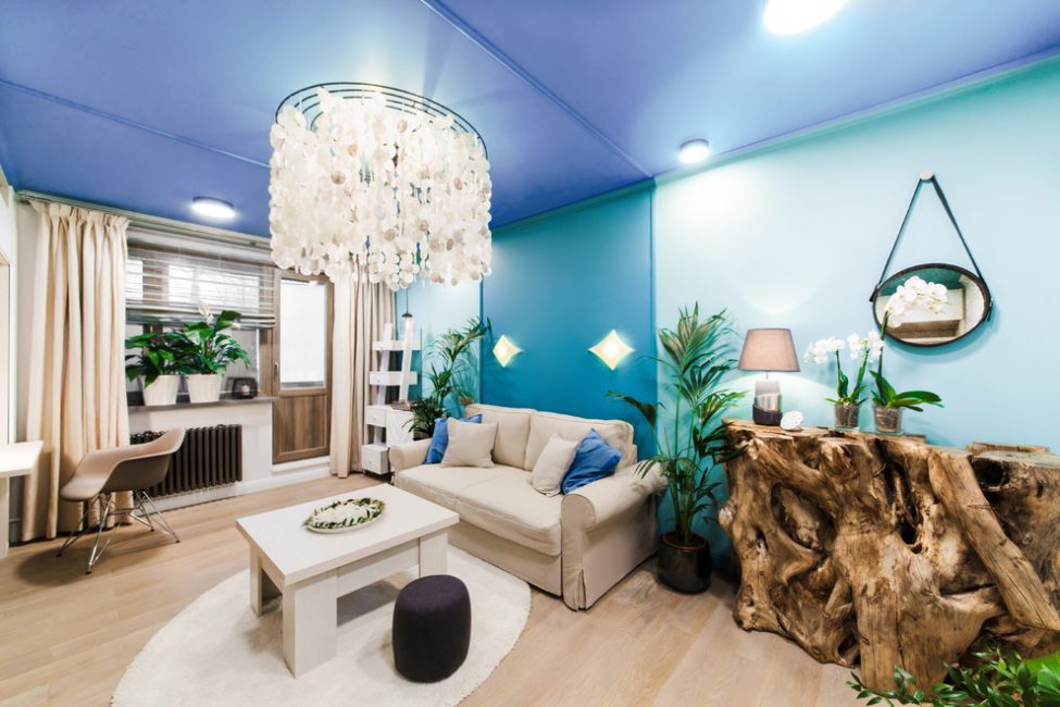 Teto azul para o interior deve ser escolhido com extrema cautela