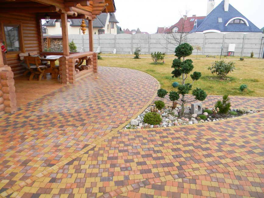 Cobertura de jardim simples e confortável