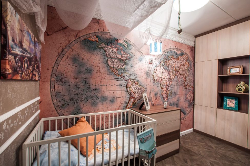 Mapa do mundo no interior do berçário