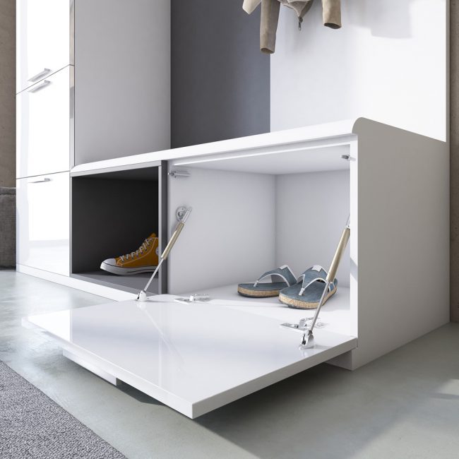 Organização de sapatos é necessária em uma pequena sala