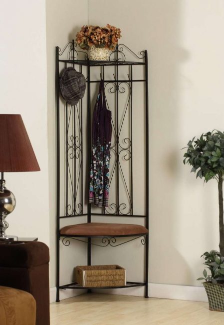 Wall Hanger faça você mesmo no corredor: com uma caixa de sapatos, com uma prateleira, com ganchos. Esqueça a falta de espaço!