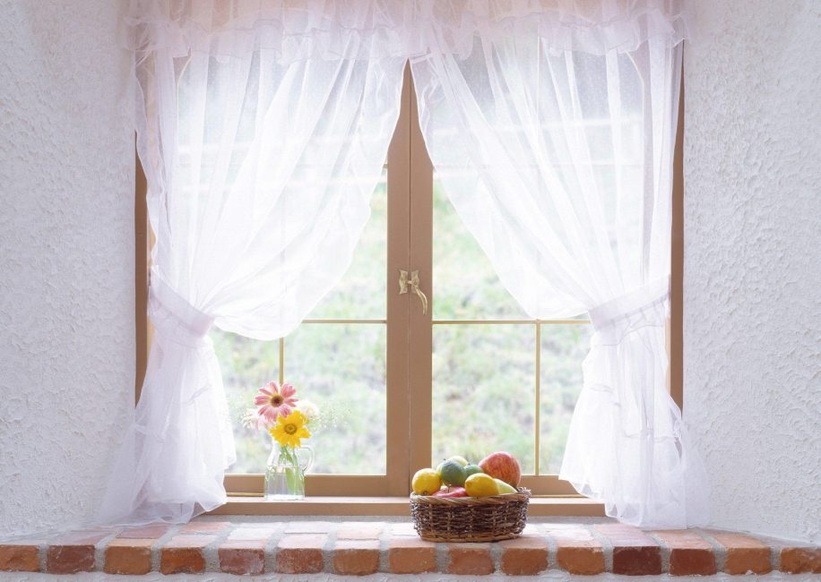 Tule de organza na cozinha