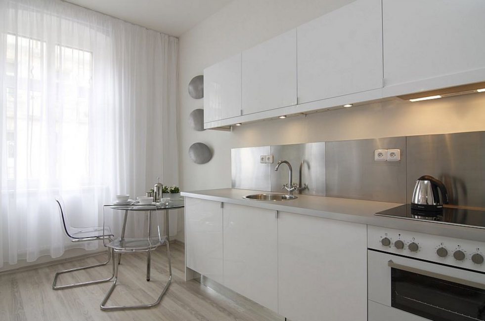 Tule para janelas panorâmicas na cozinha