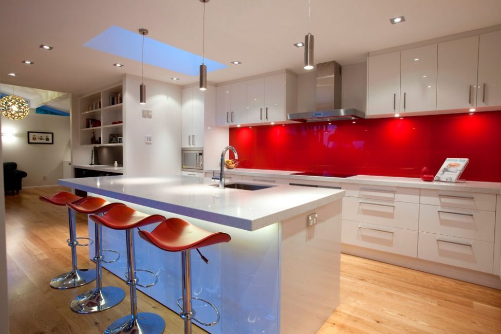Avental de vidro flutuante - design moderno para paredes de trabalho na cozinha