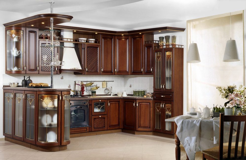 Design em estilo clássico é caro, mas este interior é sempre atualizado.