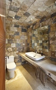 Decoração de casa de banho com pedra artificial: lavatório, bancada, prateleiras. Recursos de uso de material