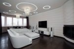 O design da sala de estar na cor da neve branca - criamos obras-primas de elite. 135+ Fotos de soluções de estilo real no interior