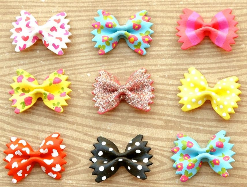 Macarrão como decoração para cabelos