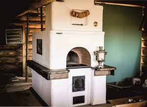 A simbiose do presente e do passado! Fogões originais russos no interior das casas