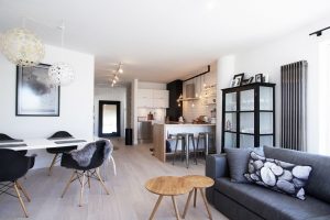 Estilo escandinavo: 240+ Fotos de concisão e contenção no design. O que torna esse estilo no interior disso?